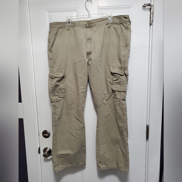 Wrangler Men's Khaki Cargo Pants size 42 x 30 - Picture 2 of 14